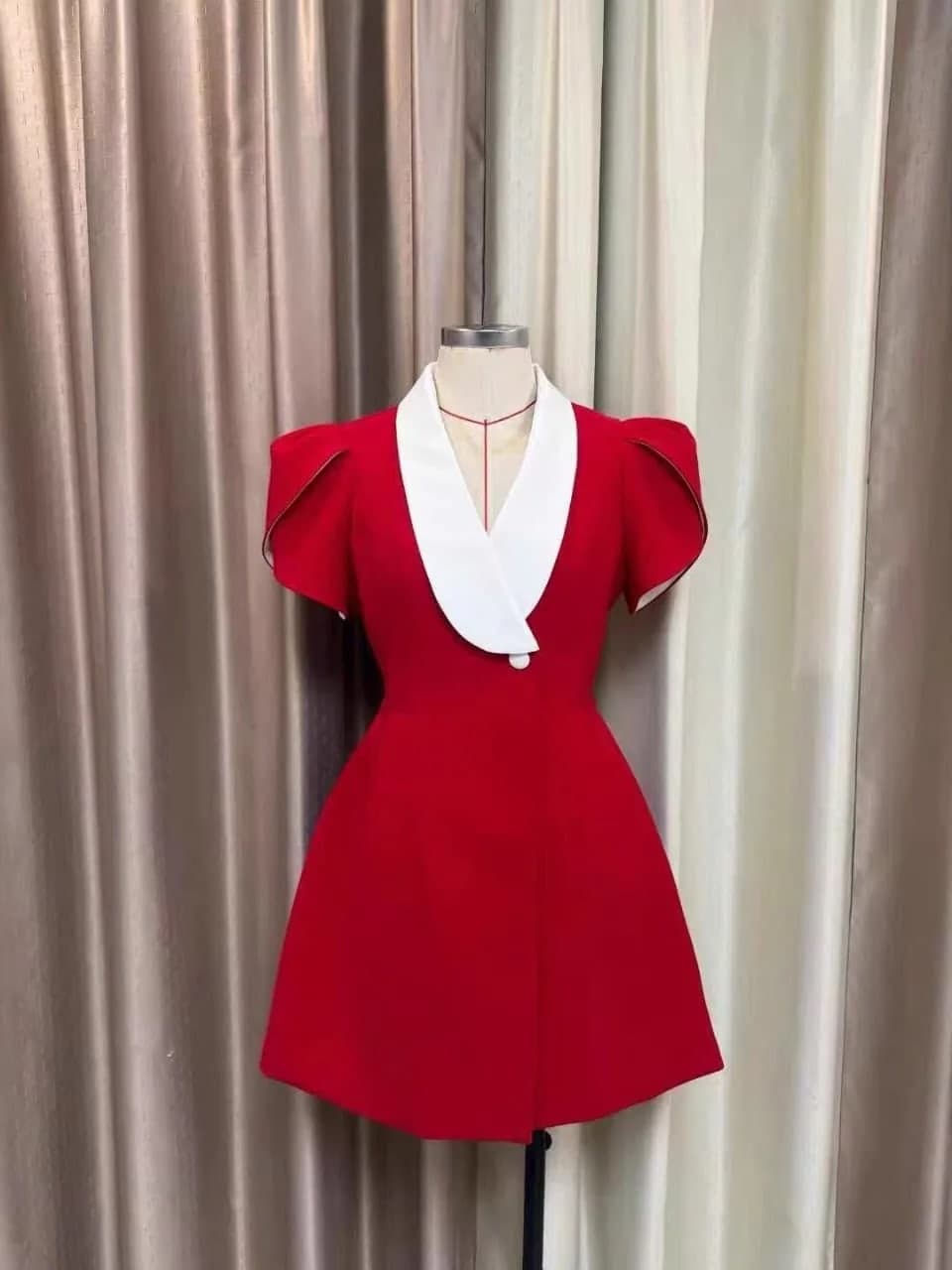 Red & White Contrast V-Neck Dress